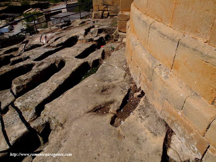 SEPULCROS ANTROPOMORFOR POR DELANTE DEL BSIDE